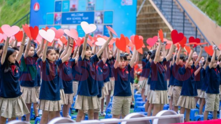 the-hien-truyen-thong-dac-truong-cua-nha-truong