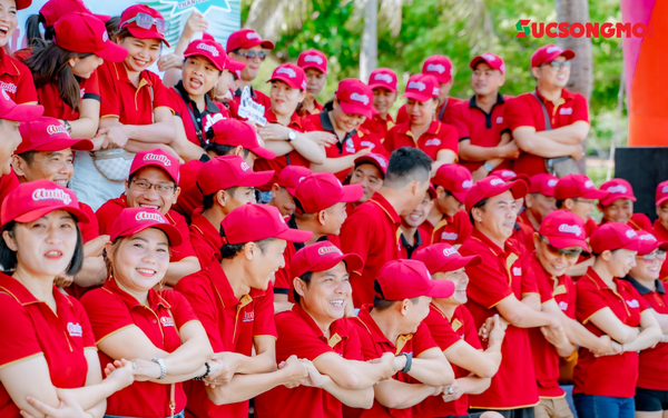 dong-phuc-teambuilding-mau-do-1